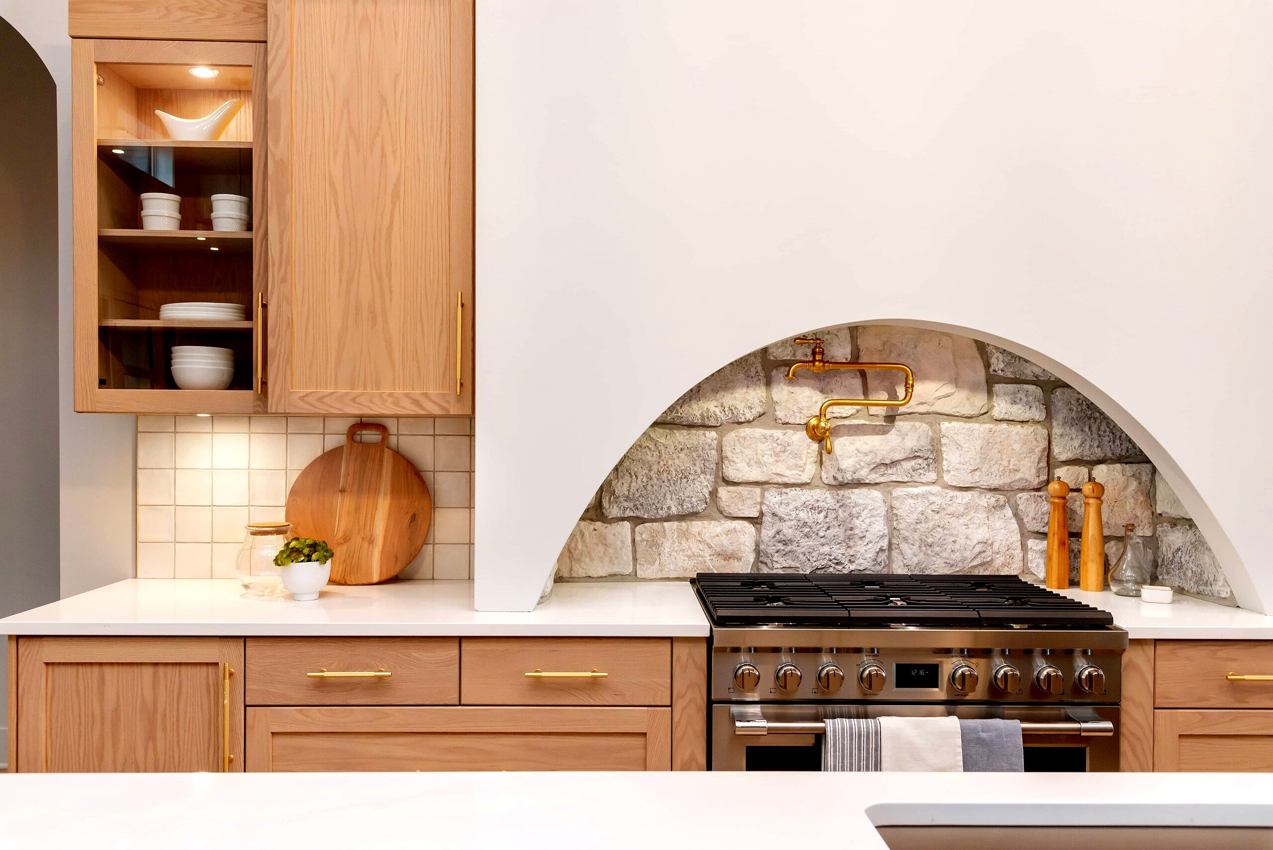 Project Roslyn showcases a contemporary, modern, Spanish-styled kitchen with light oak-stained cabinets paired with painted white MDF cabinets