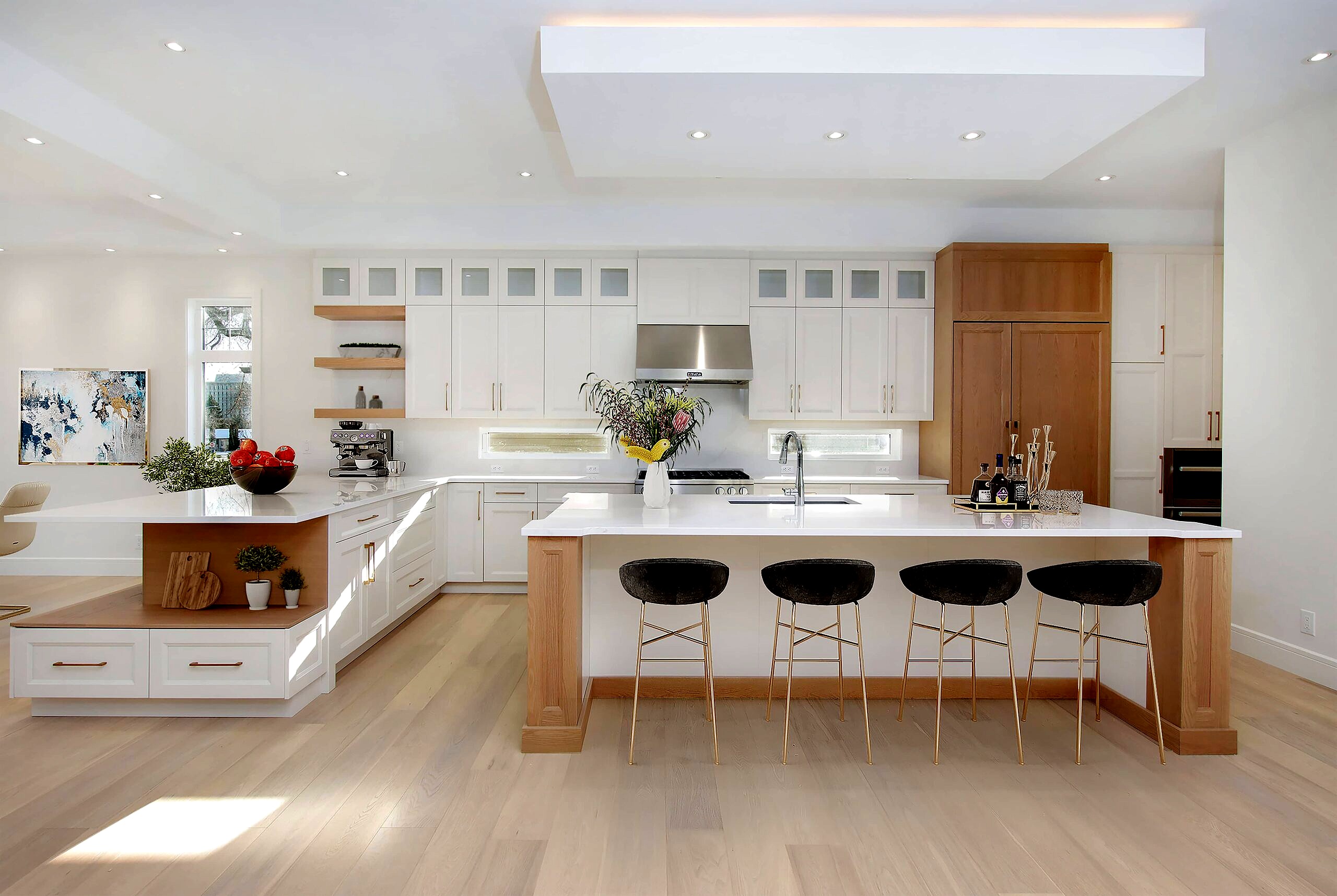 A bright contemporary kitchen featuring Fusion Meringue cabinetry and Oak Butterscotch accents in the timeless Arizona five-piece door style.